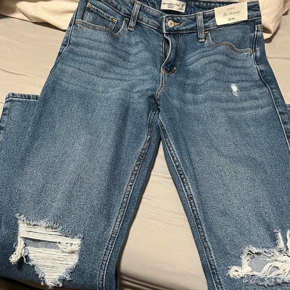 Abercrombie and Fitch High Rise Skinny Jeans - Picture 4 of 4